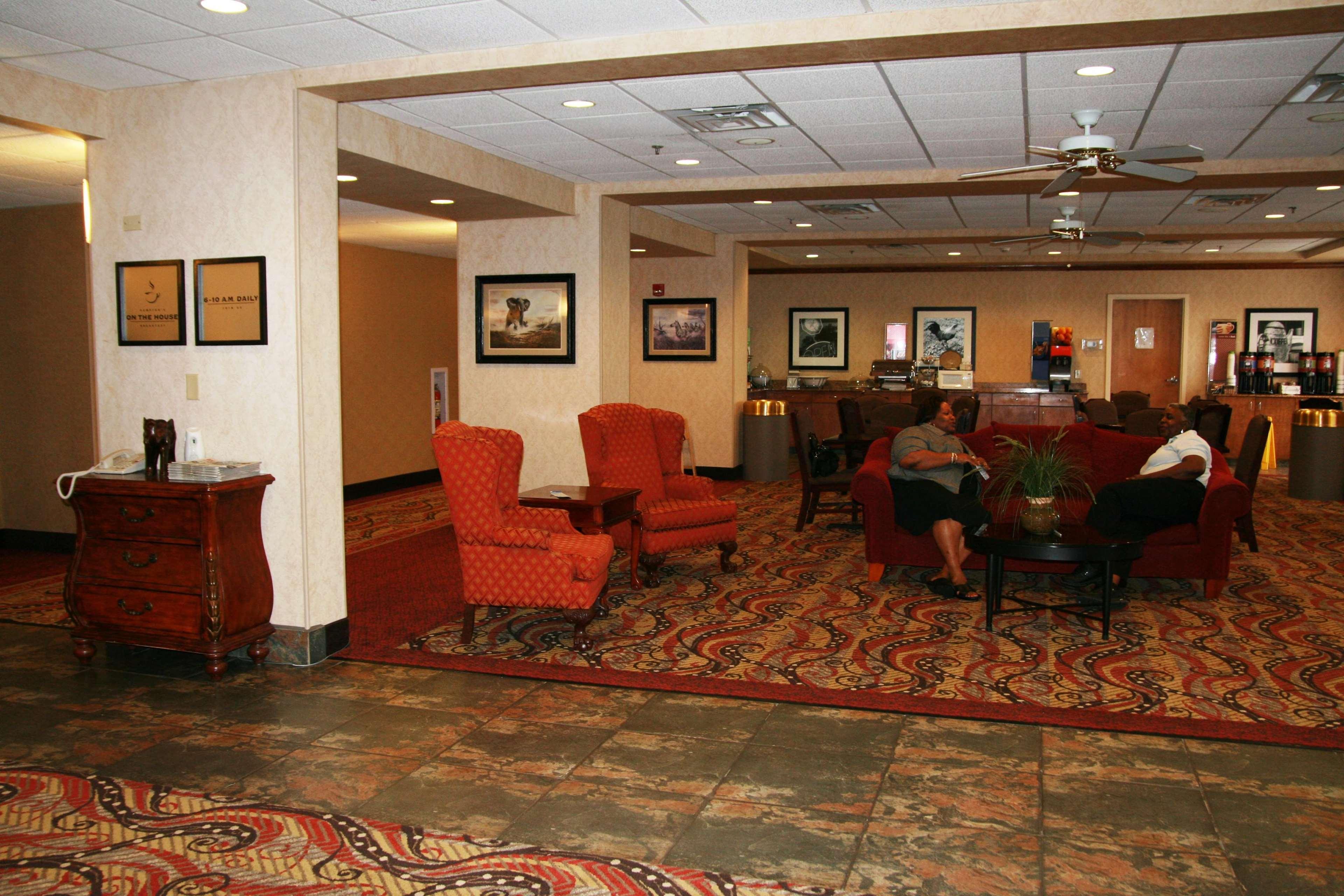 Hampton Inn Canton Beltér fotó